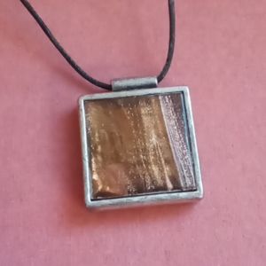 Metal Pointus Pendent Necklace